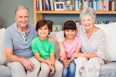 Wie Großeltern können Sorgerecht für ihre Enkelkinder suchen.
