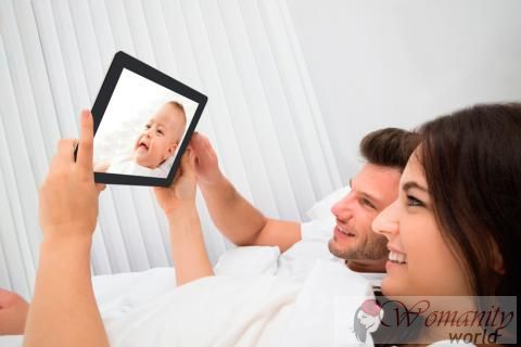 Anwendungen und andere Technologie, um das Baby zu überwachen.