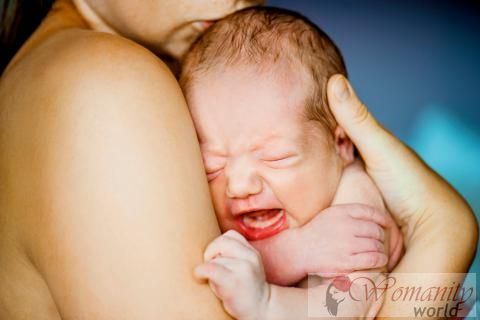 Soins infirmiers frappe bébé, pourquoi il refuse le sein?