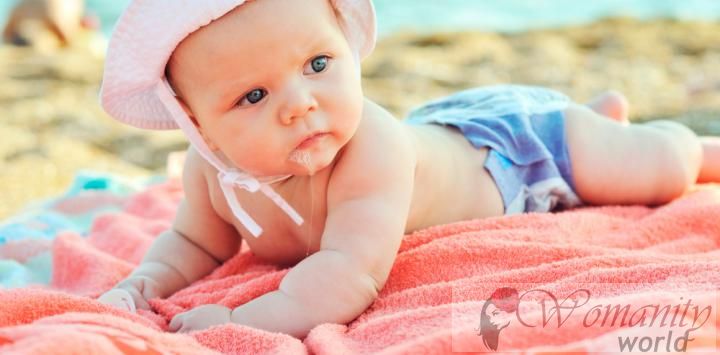 Babys unter sechs Monaten sollten nicht in der Sonne sein.