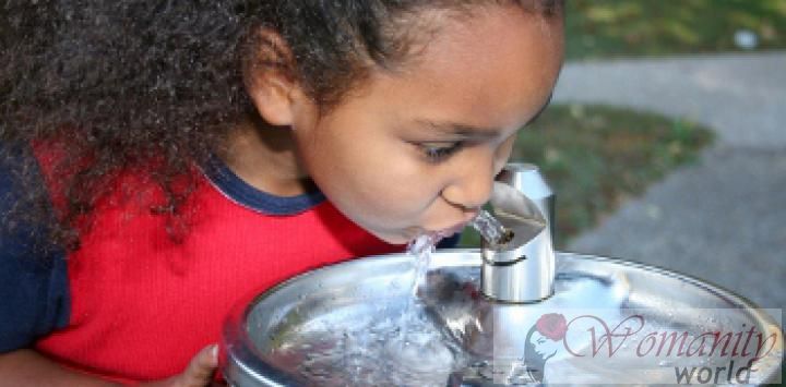 WHO drong er bij de controle vast over de kwaliteit van het drinken van water.