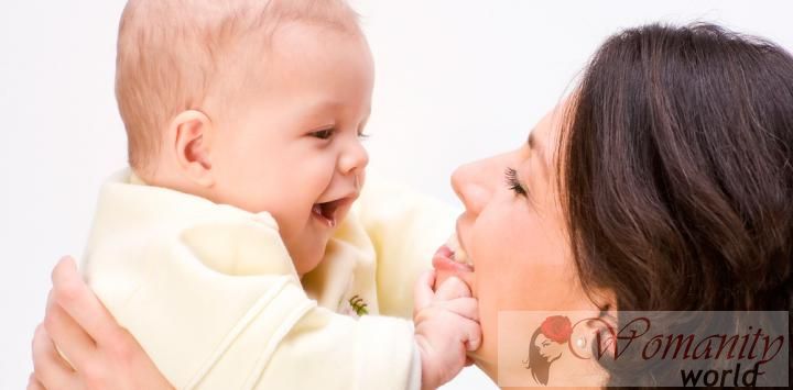 Moederlijke liefde helpt ontwikkeling van de hersenen van het kind