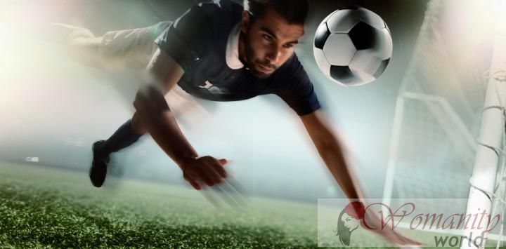 De headers in het voetbal worden geassocieerd met cerebrale schade.