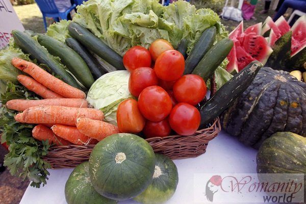 Vitamine und Gemüse, von Hand