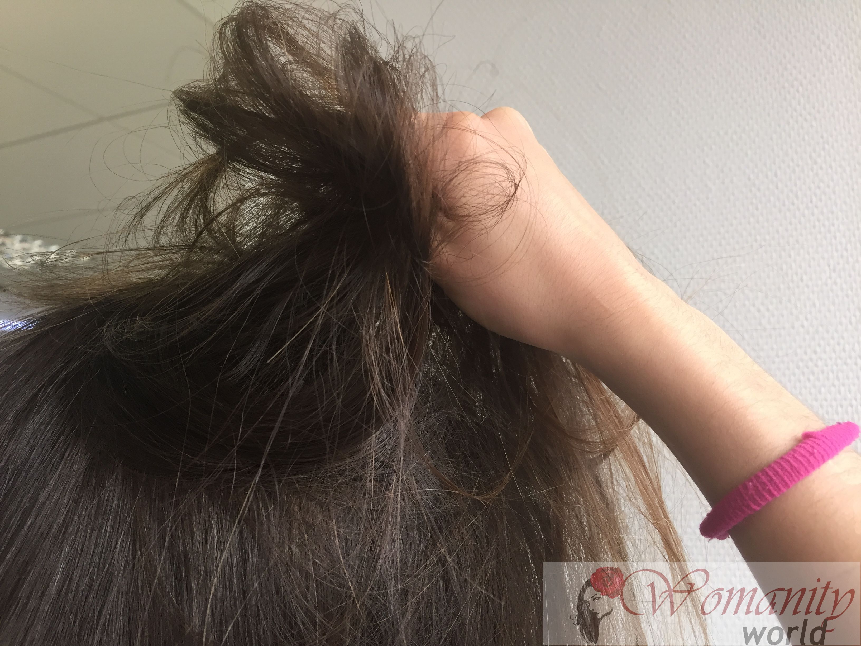 Trichotillomanie, tirer les cheveux se produit lorsque le soulagement ou le plaisir