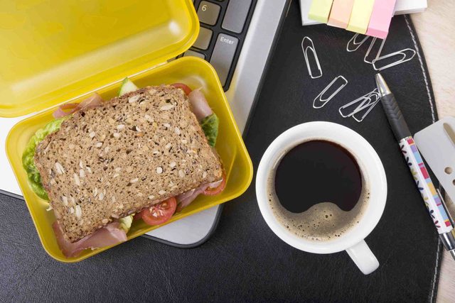 15 hälsosamma mellanmål du kan ta till jobbet