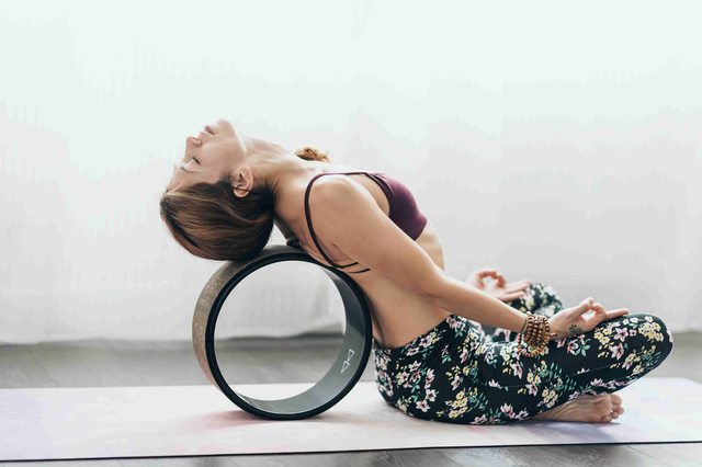 7 sätt att använda ett yogahjul