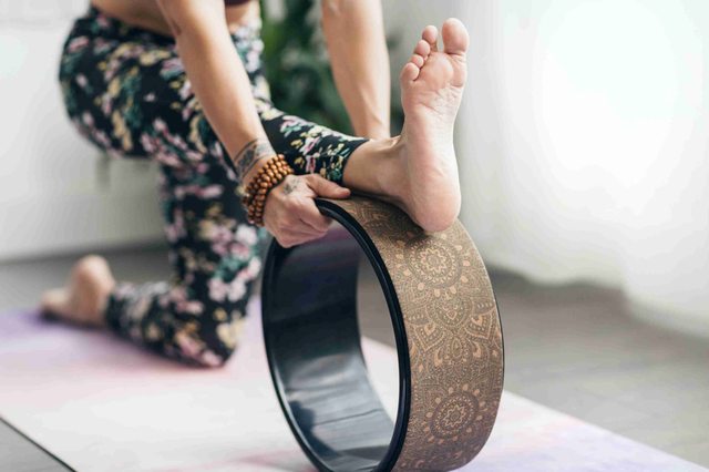 7 sätt att använda ett yogahjul