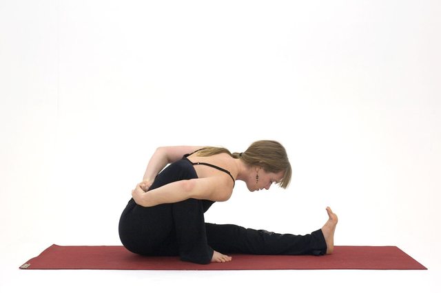 Grundläggande och avancerad sittande yoga poses