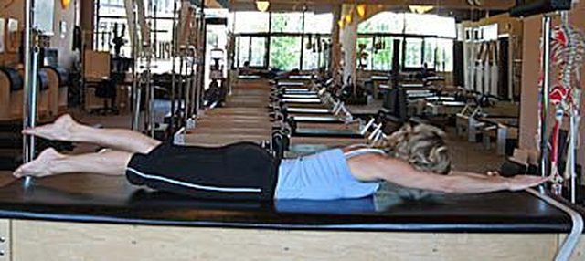 Full kroppsövning med kroppsformning Pilates övningar