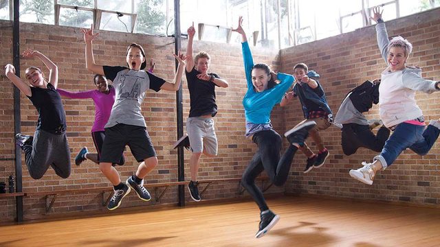 Roliga träningspass för tonåringar att få dem upp och aktiva