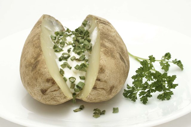 Hur många kalorier finns i en bakad potatis?