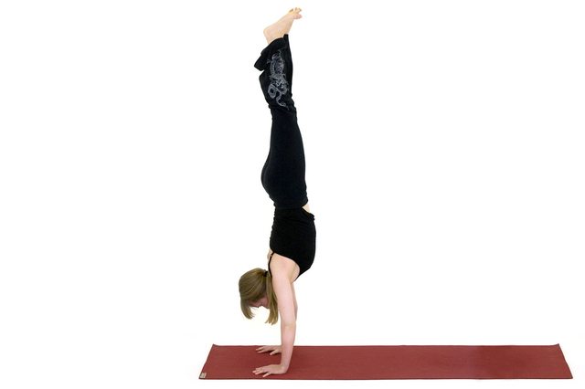 Yoga poserar för att sträcka och stärka Psoas