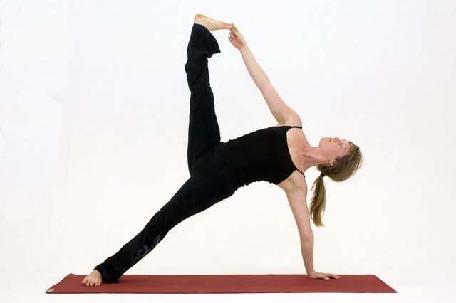 Yoga träning för dina biceps och triceps