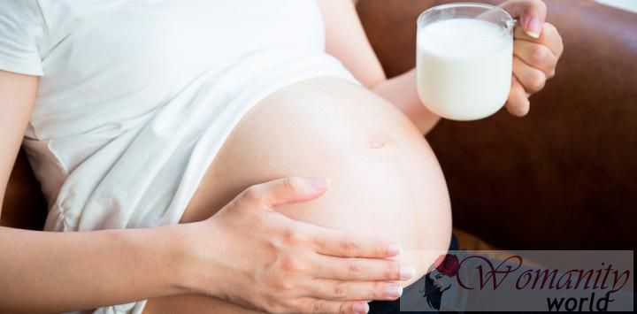 Neem melk tijdens de zwangerschap baby's groei helpt.
