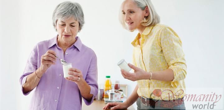 Mangiare yogurt riduce il rischio di osteoporosi in età superiore adulti.